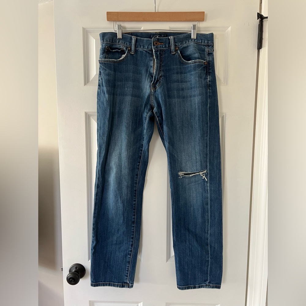 Lucky Brand Men's Straight Blue Jeans with Rip Detail